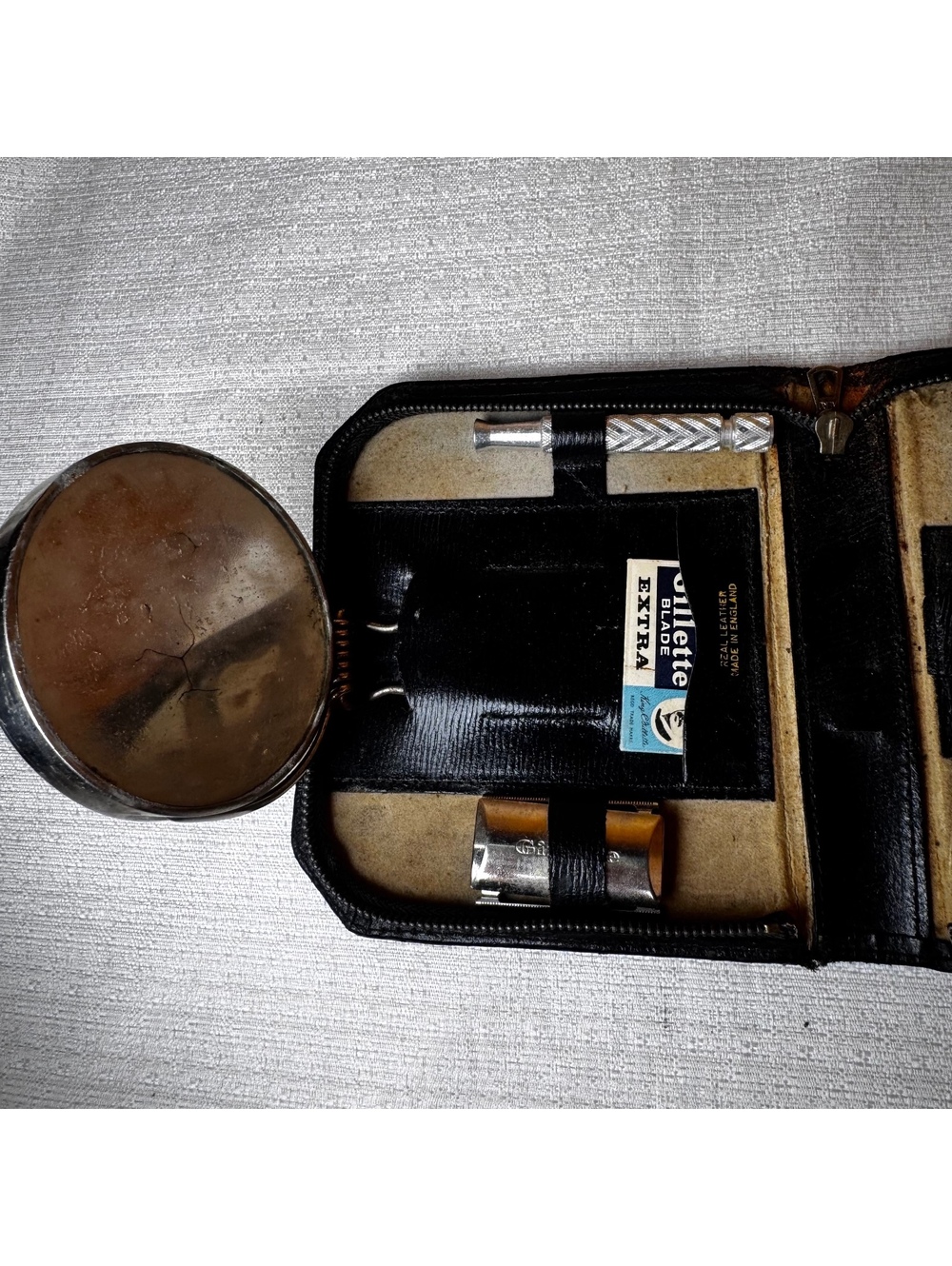 Vintage Gillette Men’s Grooming Travel Kit Black Zip Case Shaving Vanity Set - Picture 6 of 10